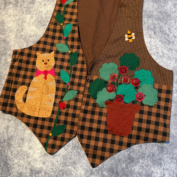 Vintage Handmade Brown Gingham Plaid Vest Cat Bee Flowers Applique Cottage L - Picture 3 of 4